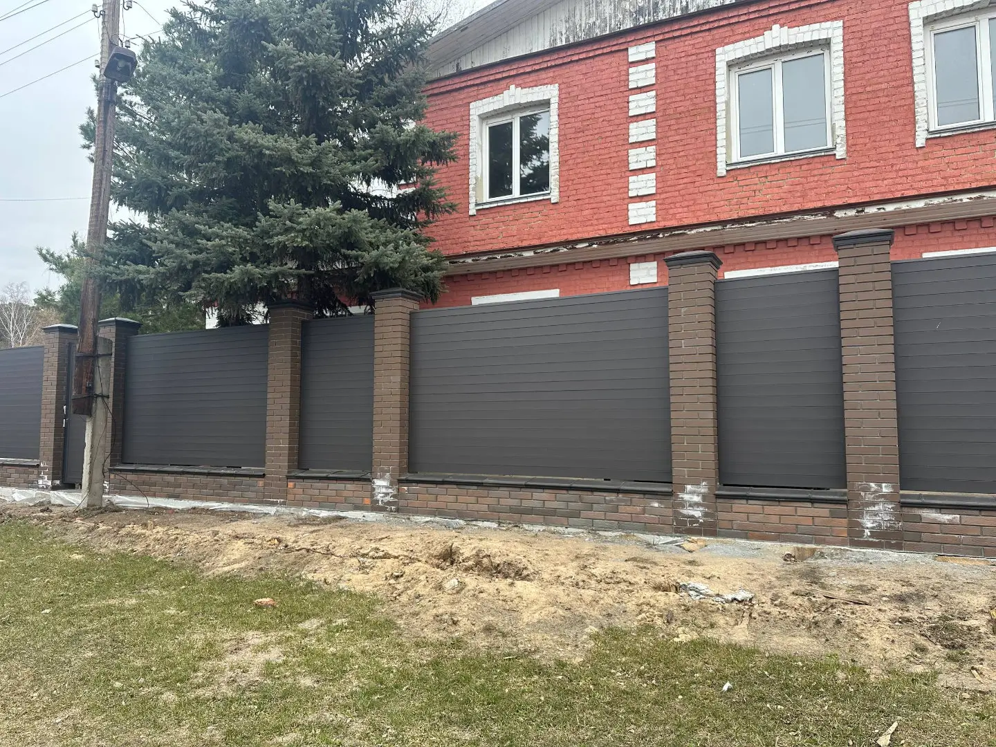 Забор-ранчо из металлического планкена 28м RAL8019 Темный Шоколад МАТТЕ в Киришах