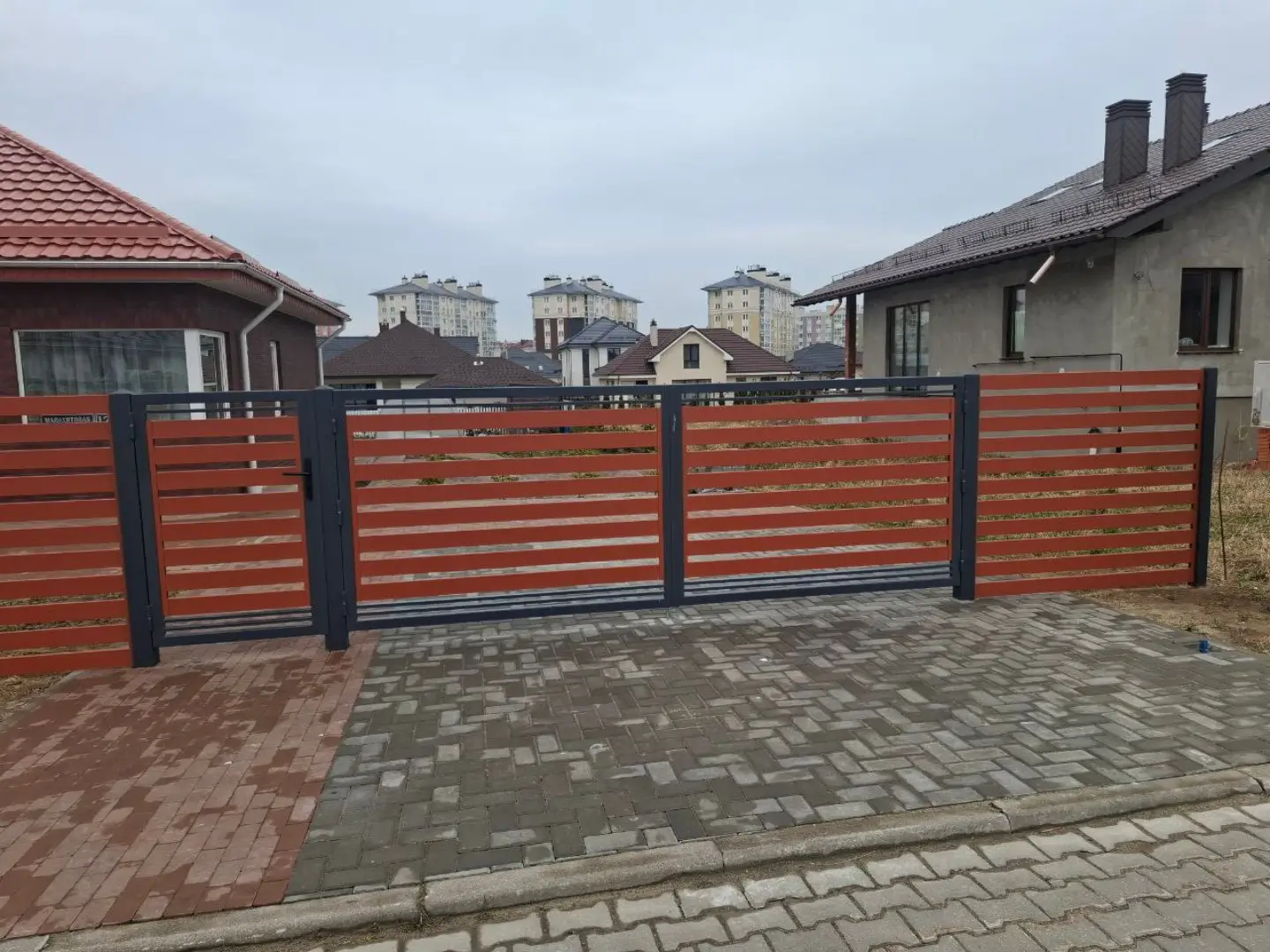 Забор-ранчо из металлопланкена 18м RAL8004 Терракотовый фото 2 в Киришах